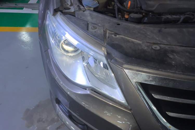 Used Volkswagen FAW-Volkswagen CC 2011 1.8TSI Luxury Model Right Front Headlight