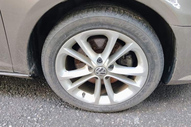 Used Volkswagen FAW-Volkswagen CC 2011 1.8TSI Luxury Model Right Front Wheel Hub