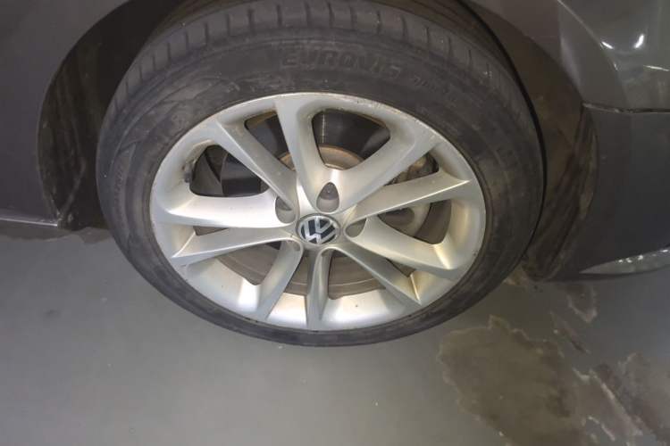 Used Volkswagen FAW-Volkswagen CC 2011 1.8TSI Luxury Model Right Front Wheel Hub