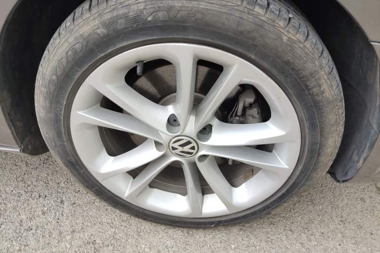 Used Volkswagen FAW-Volkswagen CC 2011 1.8TSI Luxury Model Right Front Wheel Hub