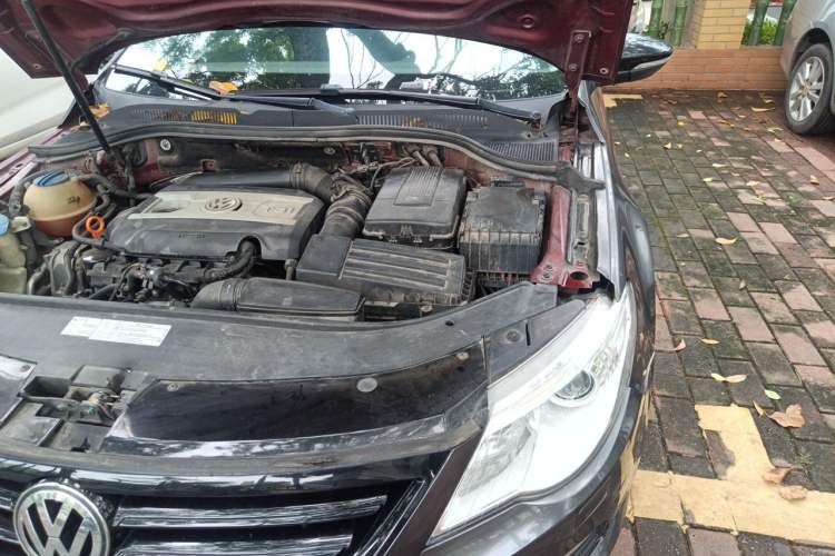 Used Volkswagen FAW-Volkswagen CC 2011 1.8TSI Luxury Model Engine Bay Left