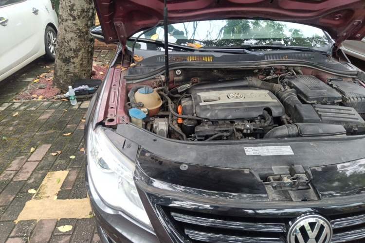 Used Volkswagen FAW-Volkswagen CC 2011 1.8TSI Luxury Model Engine Bay Right