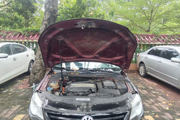 Used Volkswagen FAW-Volkswagen CC 2011 1.8TSI Luxury Model Engine Bay