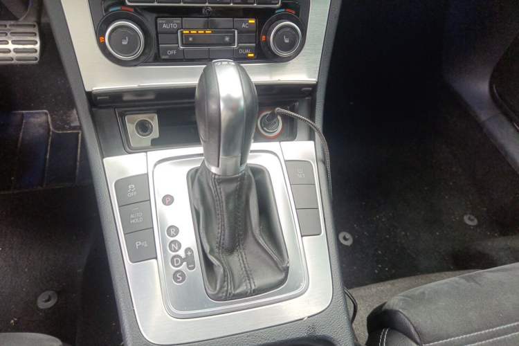 Used Volkswagen FAW-Volkswagen CC 2011 1.8TSI Luxury Model Gear Lever