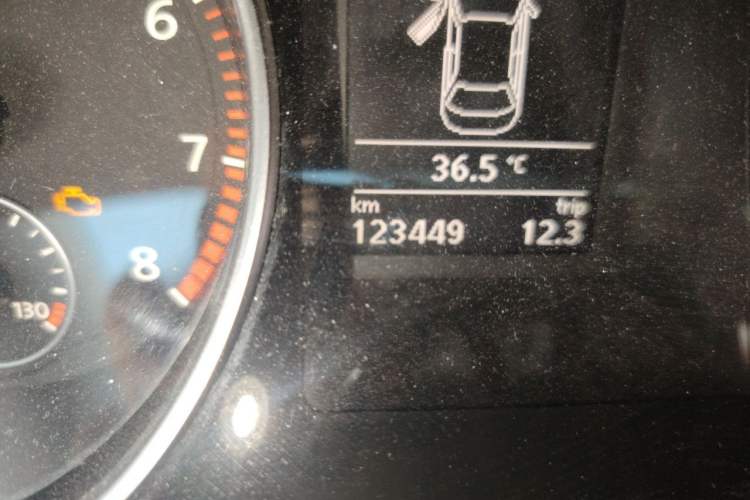 Used Volkswagen FAW-Volkswagen CC 2011 1.8TSI Luxury Model Odometer Close Up
