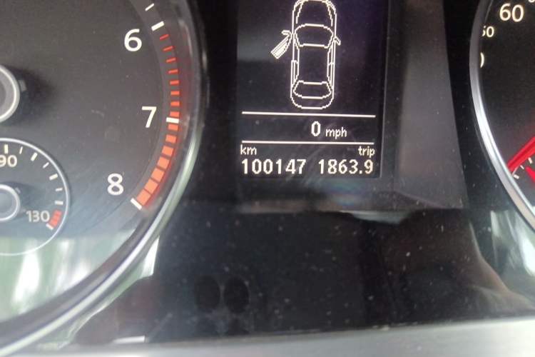 Used Volkswagen FAW-Volkswagen CC 2011 1.8TSI Luxury Model Odometer Close Up