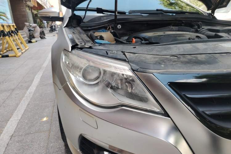 Used Volkswagen FAW-Volkswagen CC 2011 1.8TSI Luxury Model Right Front Headlight