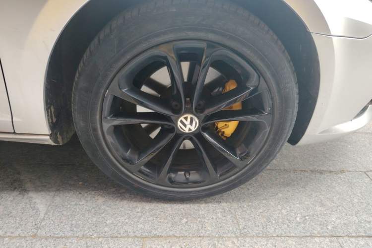 Used Volkswagen FAW-Volkswagen CC 2011 1.8TSI Luxury Model Right Front Wheel Hub
