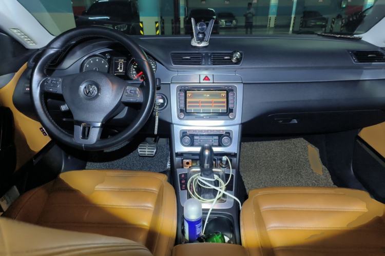 Used Volkswagen FAW-Volkswagen CC 2011 2.0 TSI Ultimate Edition Center Console