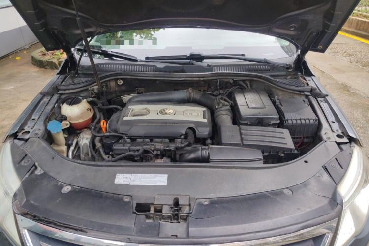 Used Volkswagen FAW-Volkswagen CC 2011 1.8 TSI Prestige Model Engine Bay