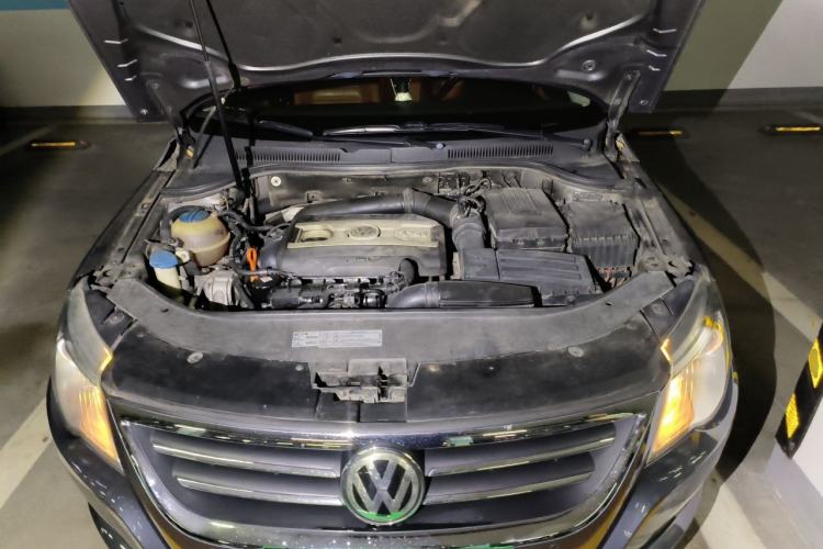 Used Volkswagen FAW-Volkswagen CC 2011 2.0 TSI Ultimate Edition Engine Bay