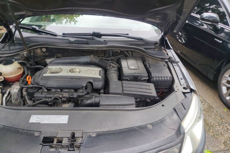 Used Volkswagen FAW-Volkswagen CC 2011 1.8 TSI Prestige Model Engine Bay Left