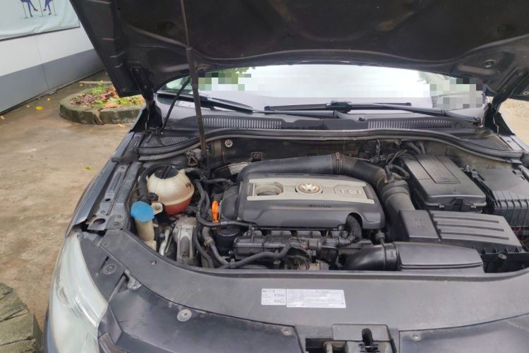 Used Volkswagen FAW-Volkswagen CC 2011 1.8 TSI Prestige Model Engine Bay Right