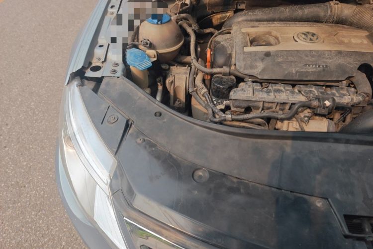 Used Volkswagen FAW-Volkswagen CC 2011 1.8TSI Luxury Model Engine Bay Right
