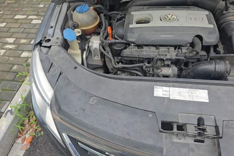 Used Volkswagen FAW-Volkswagen CC 2011 2.0 TSI Luxury Edition Engine Bay Right