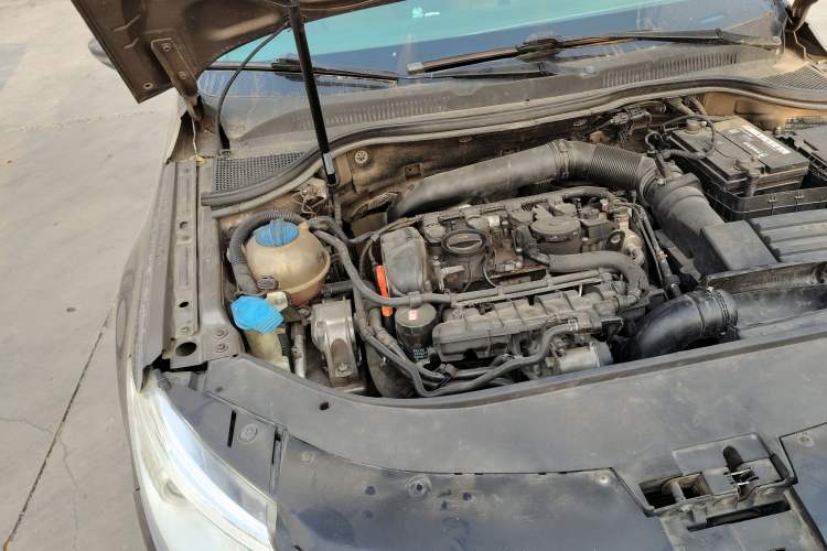 Used Volkswagen FAW-Volkswagen CC 2011 2.0 TSI Luxury Edition Engine Bay Right