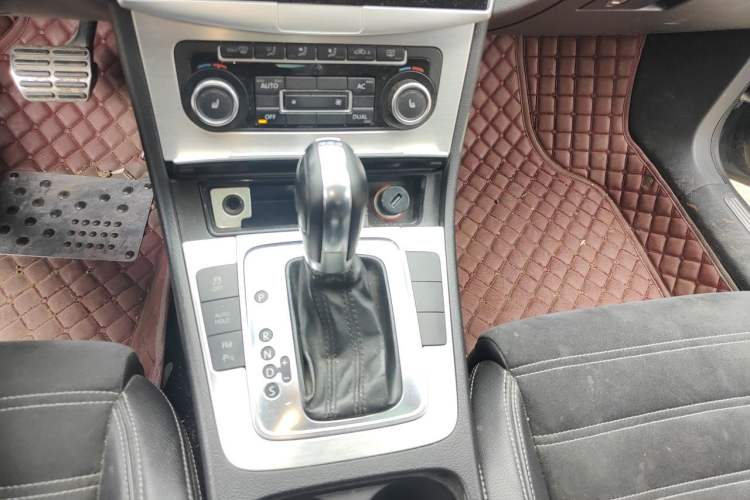 Used Volkswagen FAW-Volkswagen CC 2011 2.0 TSI Ultimate Edition Gear Lever