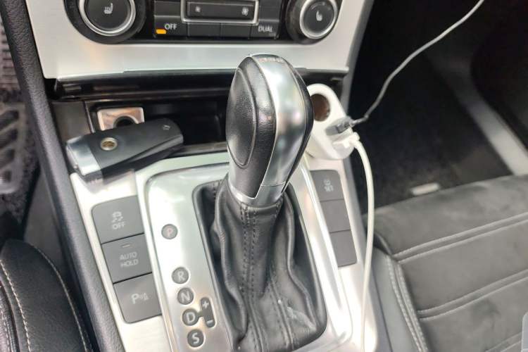 Used Volkswagen FAW-Volkswagen CC 2011 1.8TSI Luxury Model Gear Lever