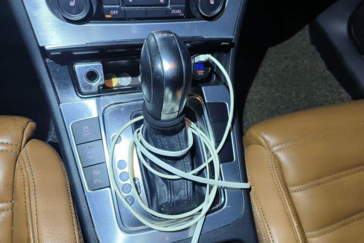 Used Volkswagen FAW-Volkswagen CC 2011 2.0 TSI Ultimate Edition Gear Lever