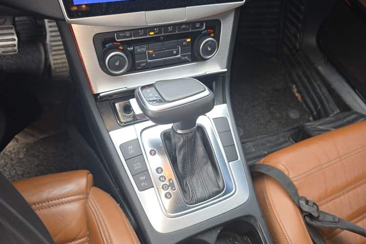Used Volkswagen FAW-Volkswagen CC 2011 2.0 TSI Luxury Edition Gear Lever