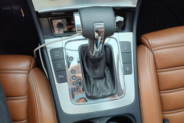 Used Volkswagen FAW-Volkswagen CC 2011 2.0 TSI Luxury Edition Gear Lever