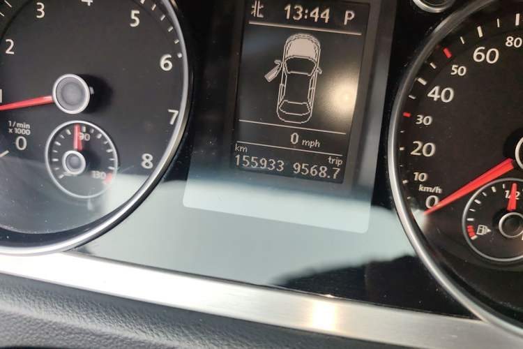 Used Volkswagen FAW-Volkswagen CC 2011 1.8TSI Luxury Model Odometer Close Up