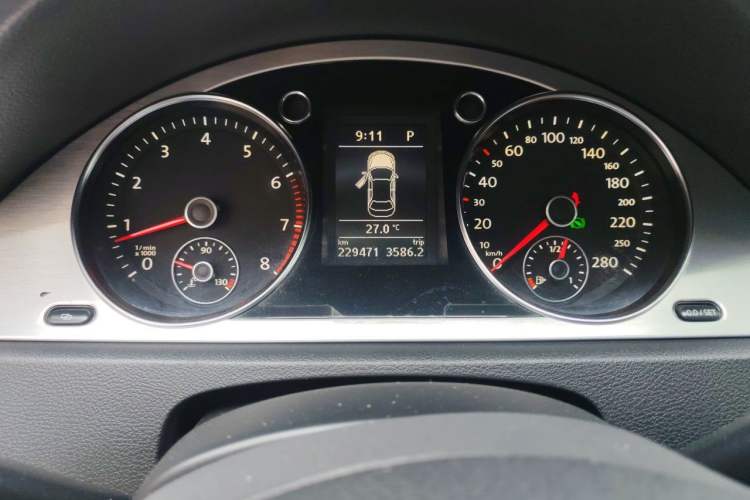Used Volkswagen FAW-Volkswagen CC 2011 1.8 TSI Prestige Model Odometer Close Up
