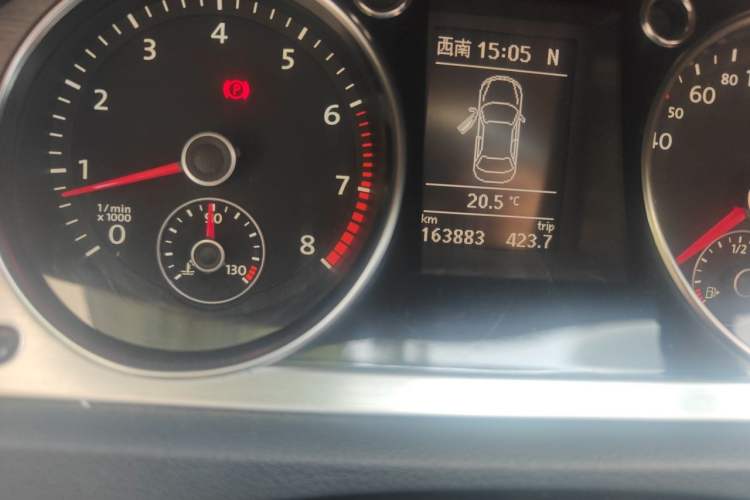 Used Volkswagen FAW-Volkswagen CC 2011 1.8TSI Luxury Model Odometer Close Up