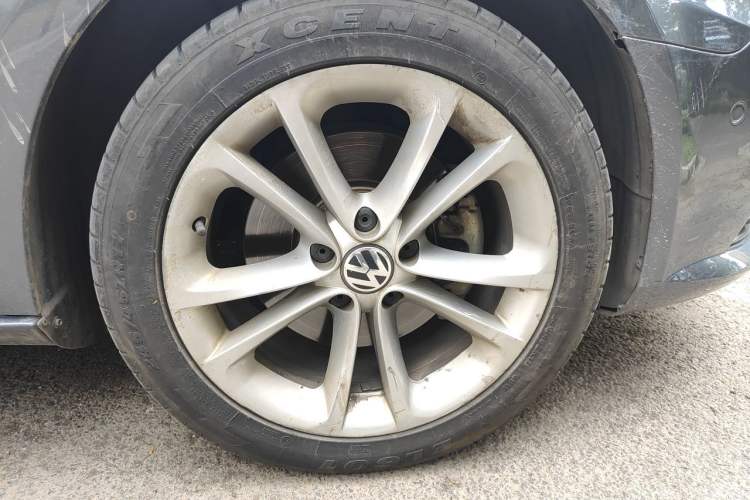 Used Volkswagen FAW-Volkswagen CC 2011 2.0 TSI Ultimate Edition Right Front Wheel Hub