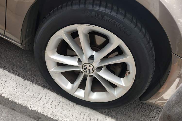Used Volkswagen FAW-Volkswagen CC 2011 1.8TSI Luxury Model Right Front Wheel Hub