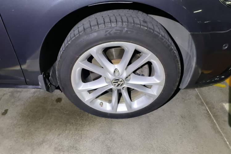 Used Volkswagen FAW-Volkswagen CC 2011 2.0 TSI Ultimate Edition Right Front Wheel Hub