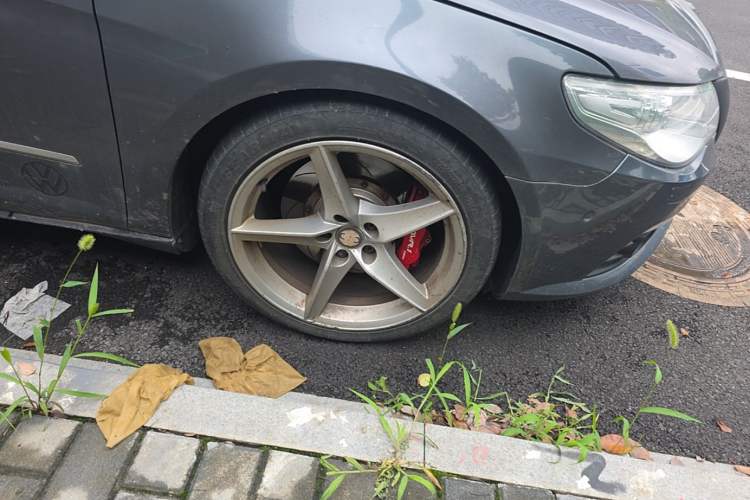 Used Volkswagen FAW-Volkswagen CC 2011 2.0 TSI Luxury Edition Right Front Wheel Hub