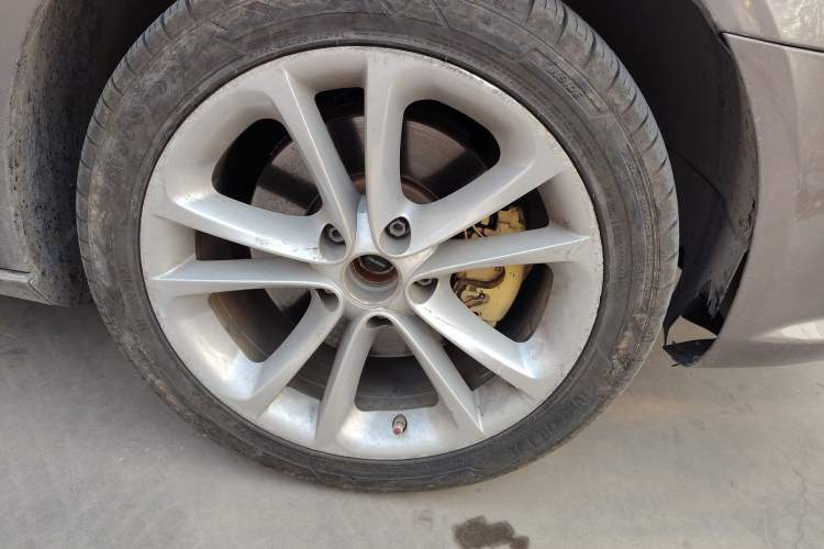 Used Volkswagen FAW-Volkswagen CC 2011 2.0 TSI Luxury Edition Right Front Wheel Hub