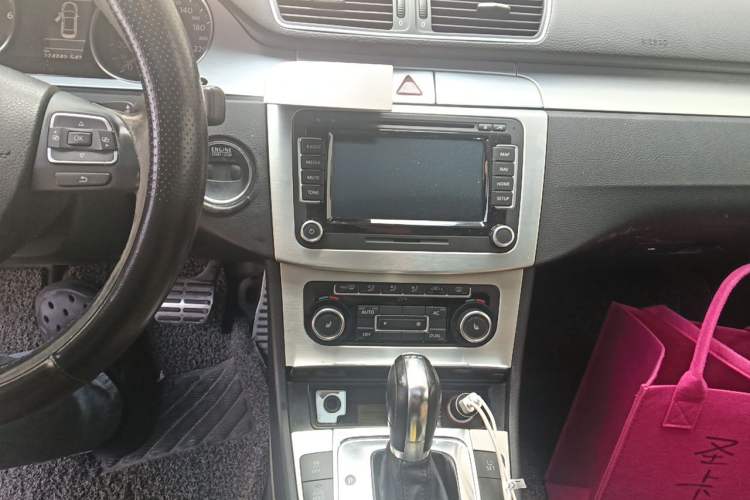 Used Volkswagen FAW-Volkswagen CC 2011 2.0 TSI Luxury Edition Audio And AC Panel