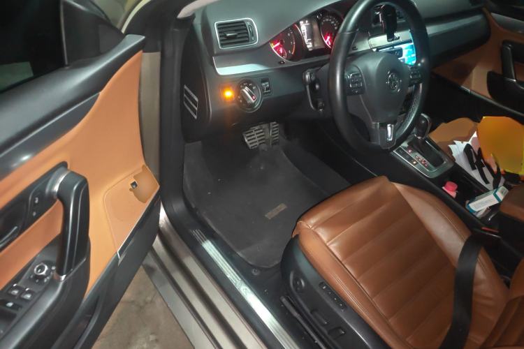 Used Volkswagen FAW-Volkswagen CC 2011 2.0 TSI Ultimate Edition Driver Seat