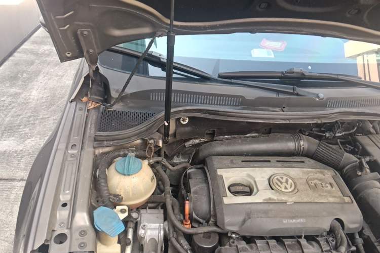 Used Volkswagen FAW-Volkswagen CC 2011 2.0 TSI Luxury Edition Engine Bay Right
