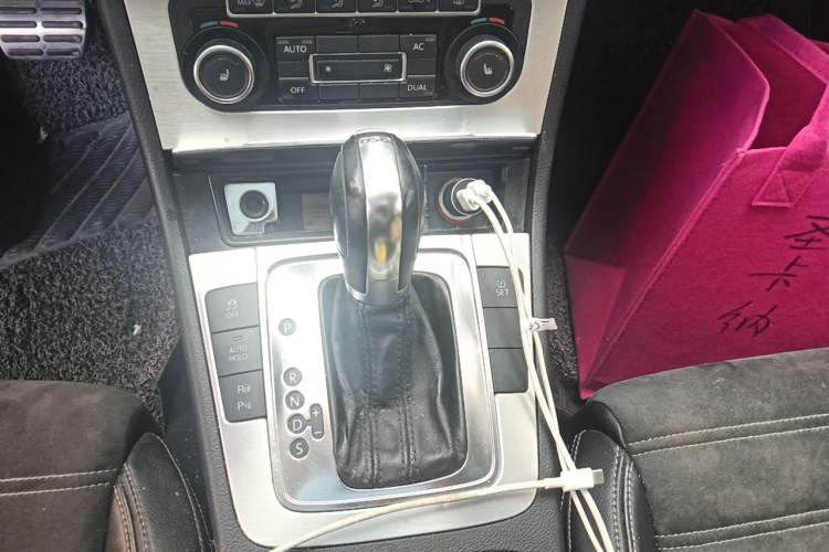 Used Volkswagen FAW-Volkswagen CC 2011 2.0 TSI Luxury Edition Gear Lever