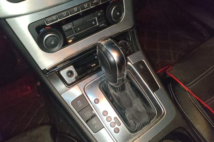 Used Volkswagen FAW-Volkswagen CC 2011 1.8TSI Luxury Model Gear Lever