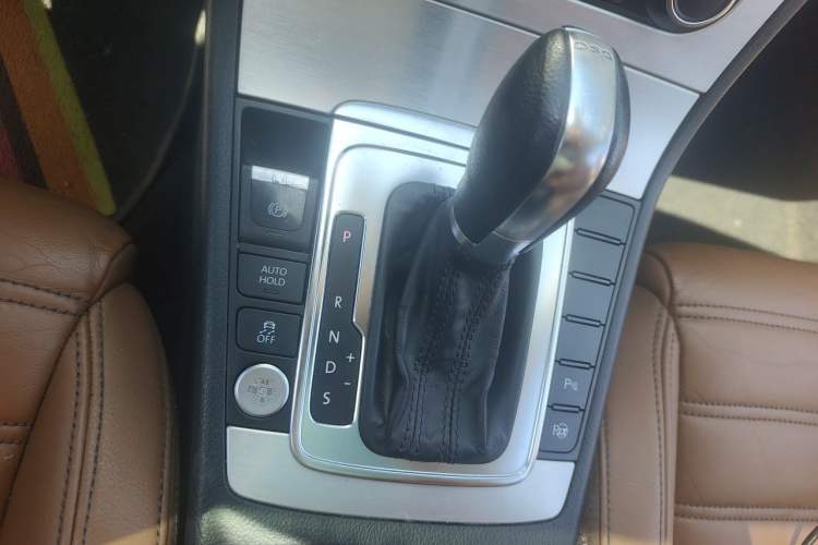 Used Volkswagen FAW-Volkswagen CC 2011 1.8TSI Luxury Model Gear Lever