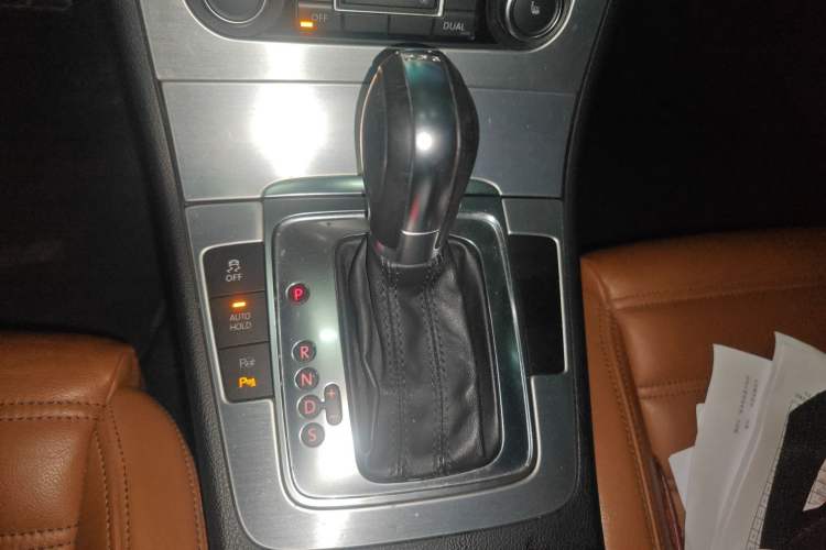 Used Volkswagen FAW-Volkswagen CC 2011 2.0 TSI Ultimate Edition Gear Lever