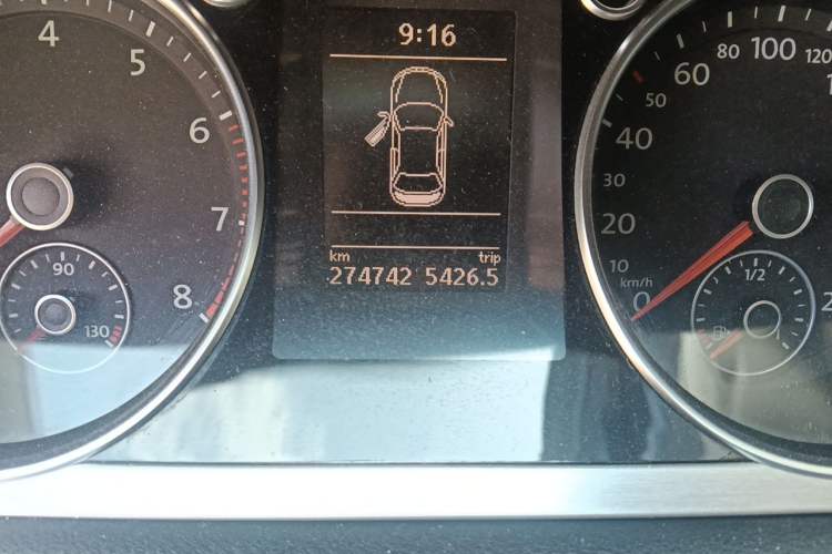 Used Volkswagen FAW-Volkswagen CC 2011 2.0 TSI Luxury Edition Odometer Close Up