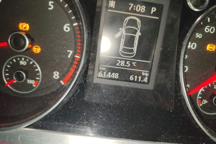 Used Volkswagen FAW-Volkswagen CC 2011 1.8TSI Luxury Model Odometer Close Up