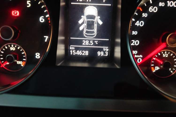 Used Volkswagen FAW-Volkswagen CC 2011 2.0 TSI Ultimate Edition Odometer Close Up