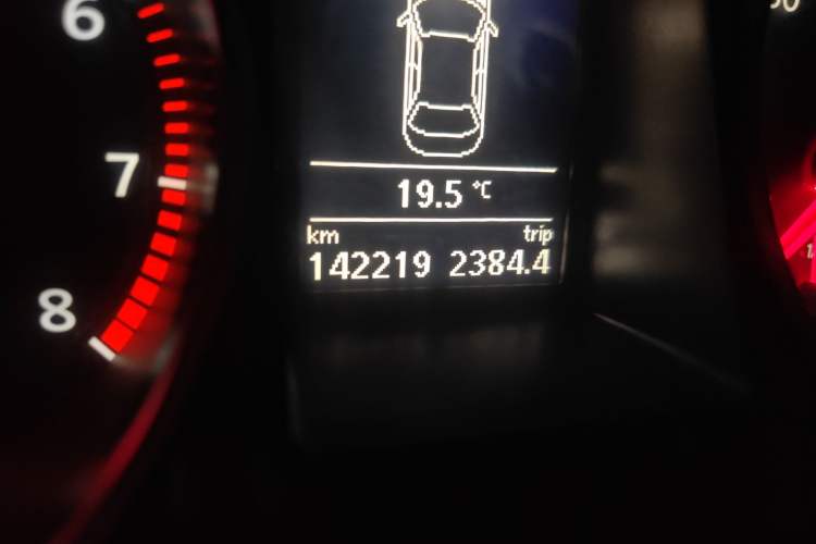 Used Volkswagen FAW-Volkswagen CC 2011 2.0 TSI Ultimate Edition Odometer Close Up