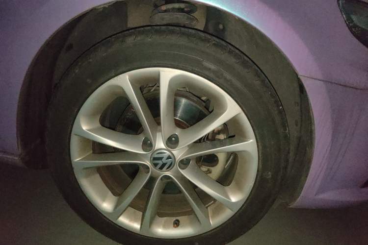 Used Volkswagen FAW-Volkswagen CC 2011 1.8TSI Luxury Model Right Front Wheel Hub
