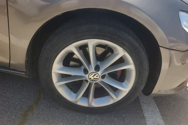 Used Volkswagen FAW-Volkswagen CC 2011 1.8TSI Luxury Model Right Front Wheel Hub