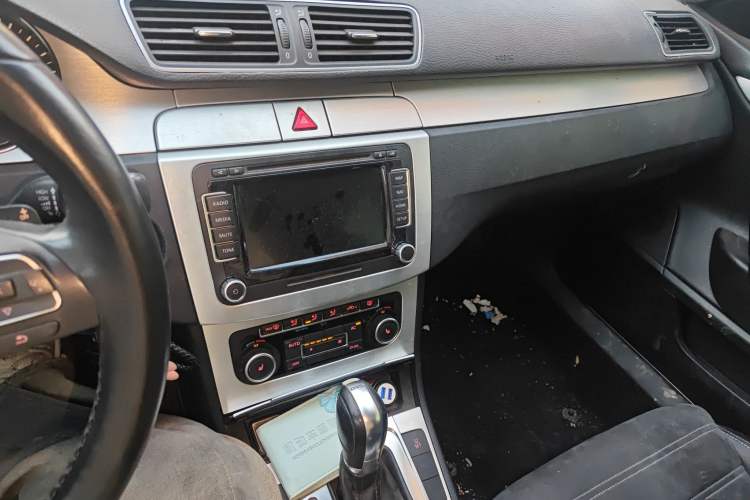 Used Volkswagen FAW-Volkswagen CC 2011 1.8TSI Luxury Model Audio And AC Panel