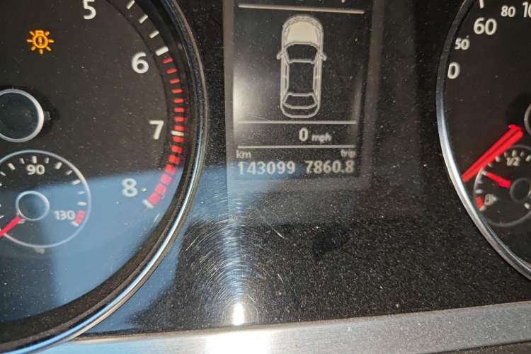 Used Volkswagen FAW-Volkswagen CC 2011 1.8TSI Luxury Model Odometer Close Up