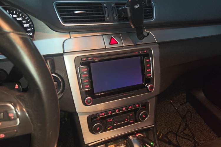 Used Volkswagen FAW-Volkswagen CC 2011 2.0 TSI Luxury Edition Audio And AC Panel