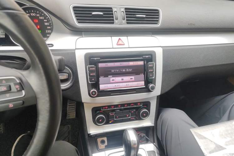 Used Volkswagen FAW-Volkswagen CC 2011 2.0 TSI Luxury Edition Audio And AC Panel